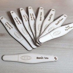 Test de Grossesse Annonce en Bois Gravé – Annonce Grossesse Originale et Personnalisée