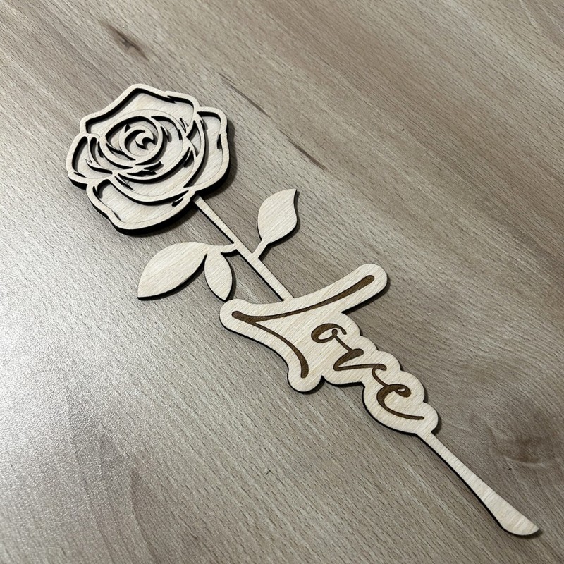 Rose en bois gravée Love – Cadeau décoratif original