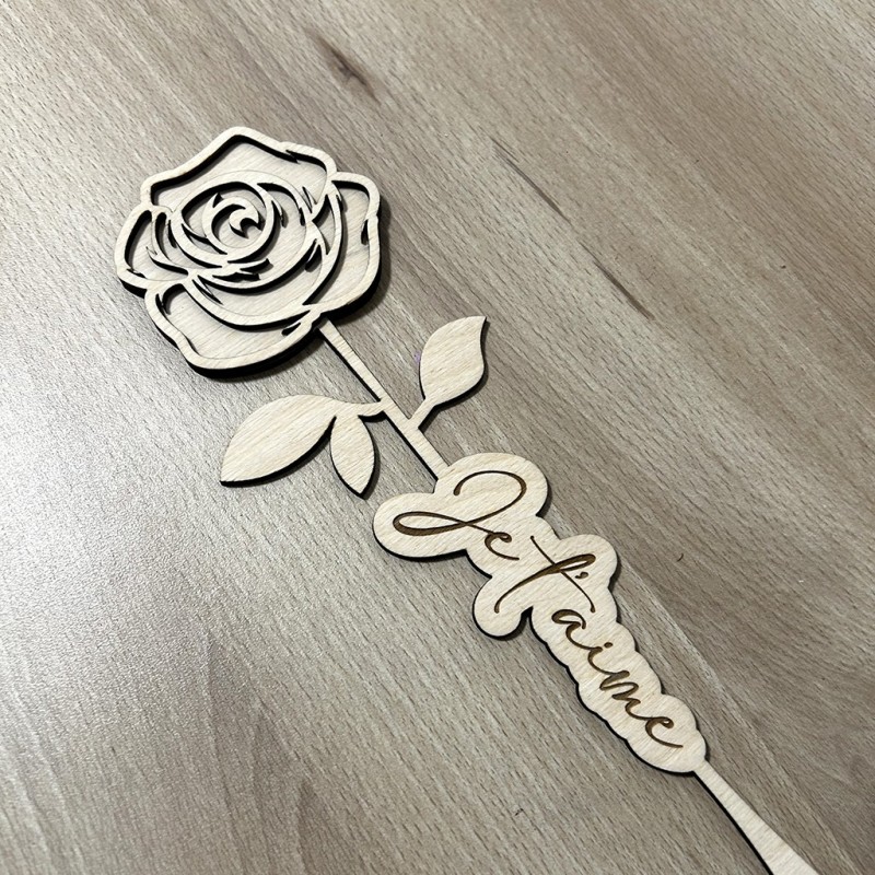 Rose en bois gravée Je t'aime – Cadeau décoratif original